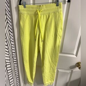 Lululemon Scuba High-Rise Jogger Full Length Highlight Neon Yellow Size 6